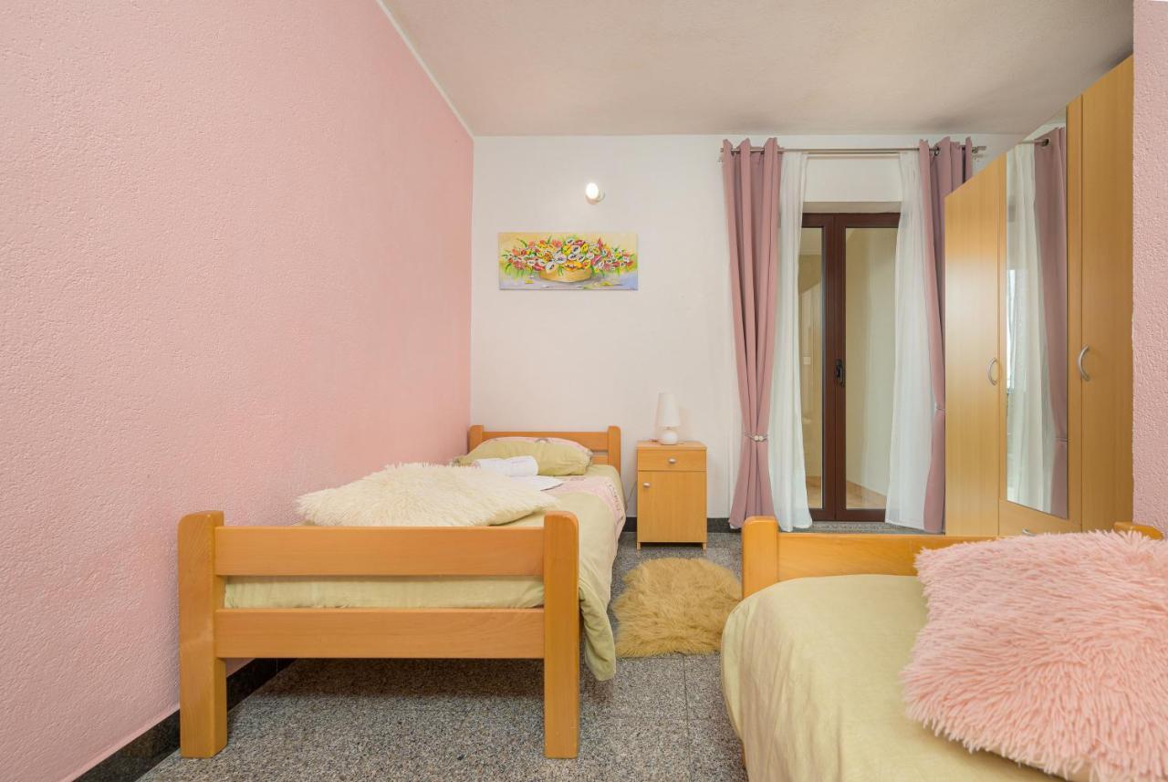 Holiday Apartment Ariella Krizanici Exterior photo